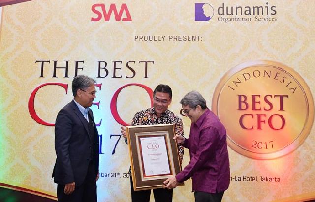  Dirut Bank Riau Kepri Dinobatkan Sebagai The Best CEO 2017 Versi SWA